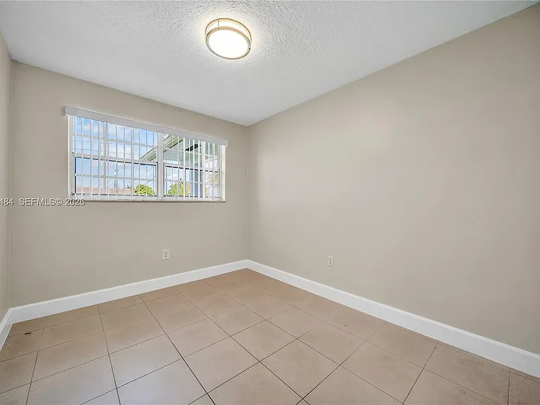 501 SW 120th Ave — Photo 13