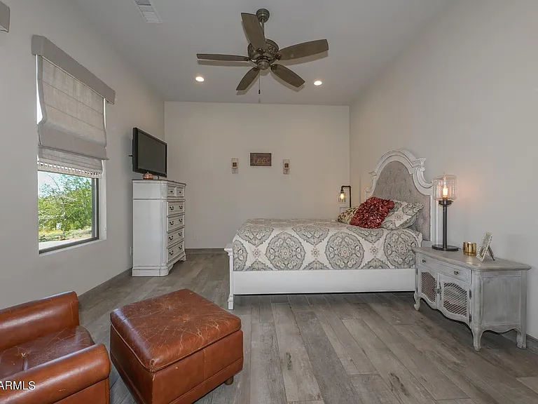 5861 E Cloud Rd — Photo 32