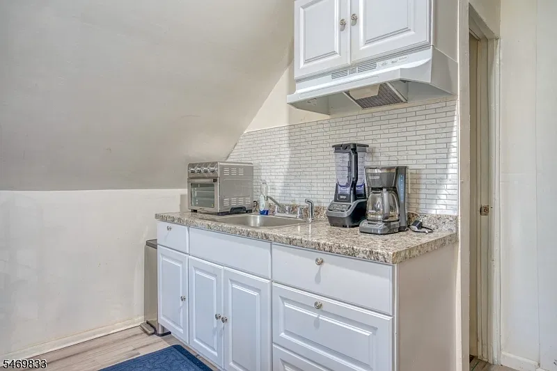1 bed, 1.0 bath, $2,000 — Photo 2