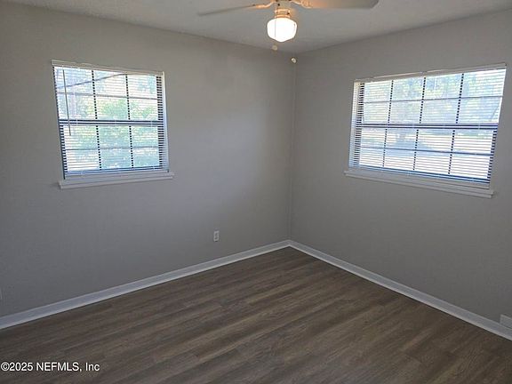 5th image of 255 Woodside Dr