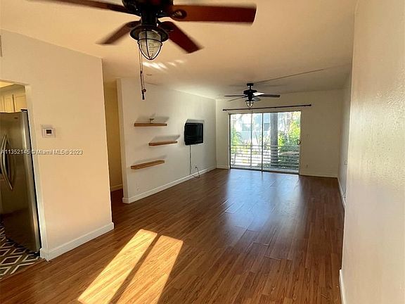 4th image of 1535 SE 15th St APT 202