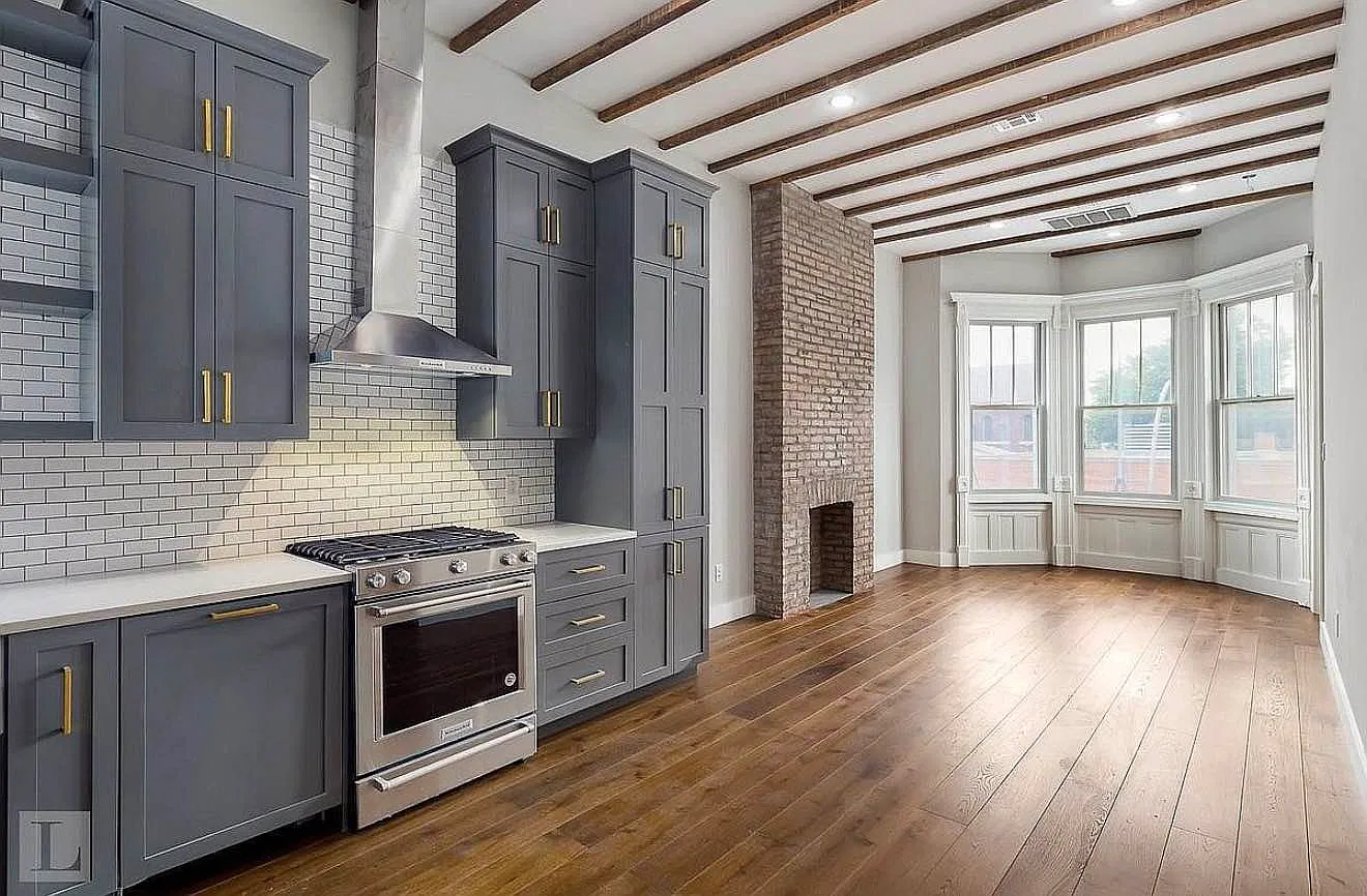23 North Henry Street — Photo 1