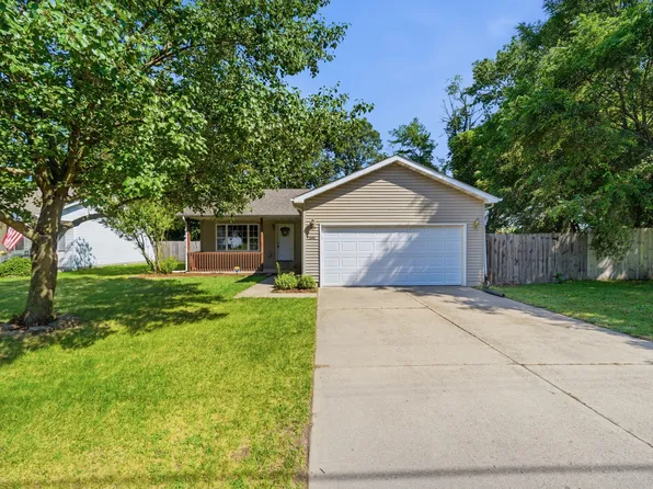 3846 Schneider St, Lake Station, IN 46405