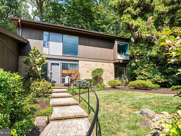 3rd image of 8606 Battailles Ct