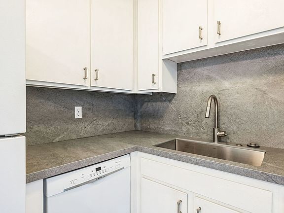 4th image of 230 E Avenida Olancha APT 3