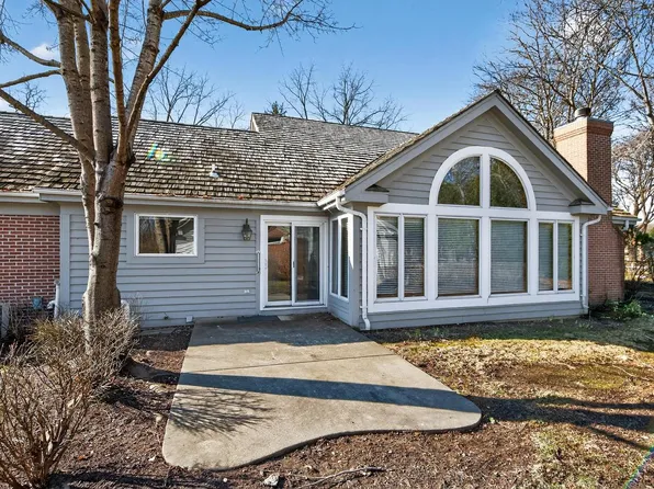 2415 Walnut Grove COURT #B, Brookfield, WI 53005