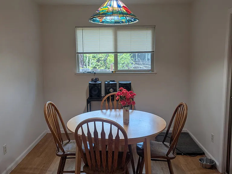 831 Taylor Way — Photo 8