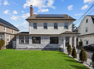 29 Parsons Dr, Hempstead, NY 11550