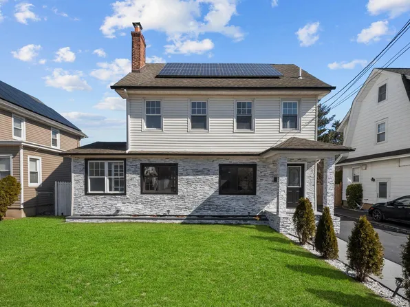 29 Parsons Drive, Hempstead, NY 11550