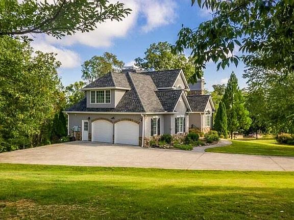4th image of 909 Harris Ln