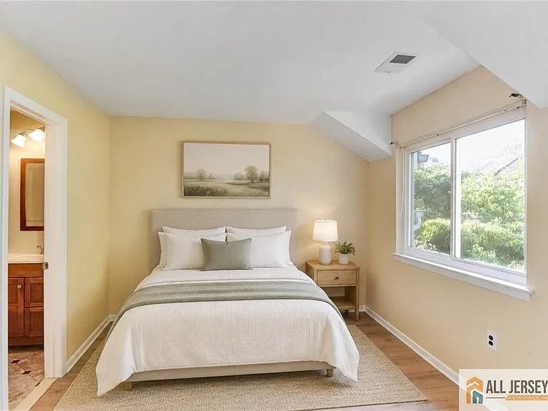 1068 Schmidt Ln — Photo 21