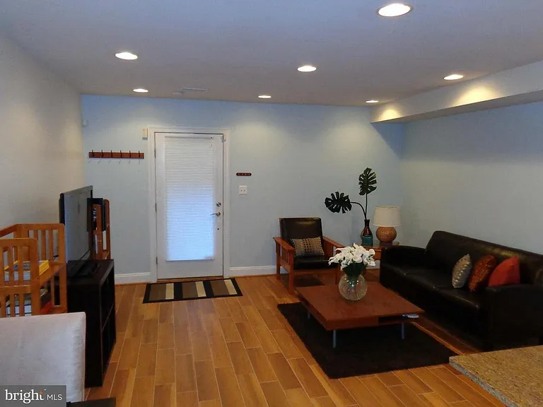 907 Webster St NW #1 — Photo 9