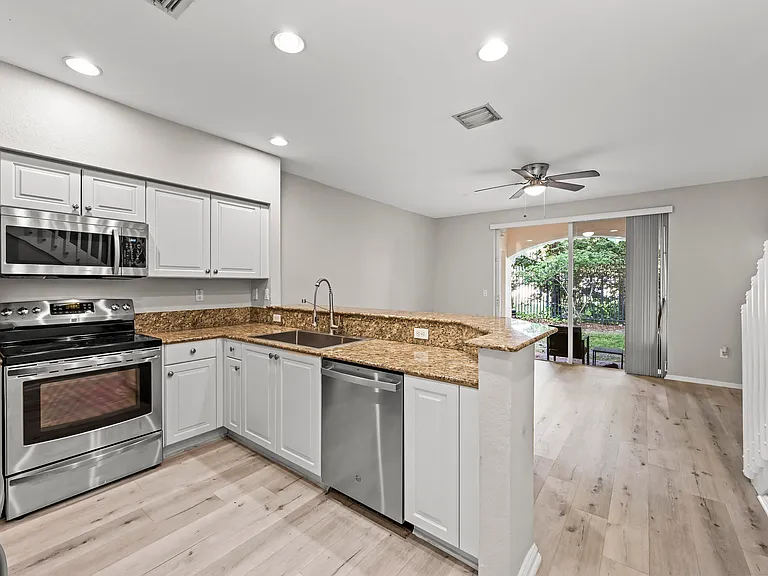2827 SW 83rd Ter #102 — Photo 7