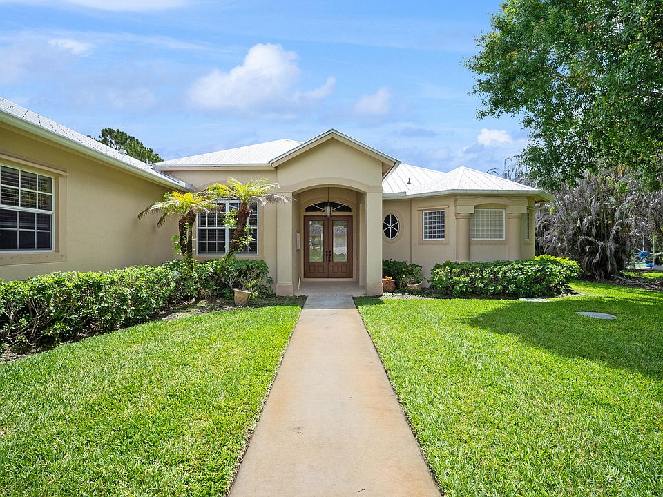 1st image of 1106 SW THOREAU Court