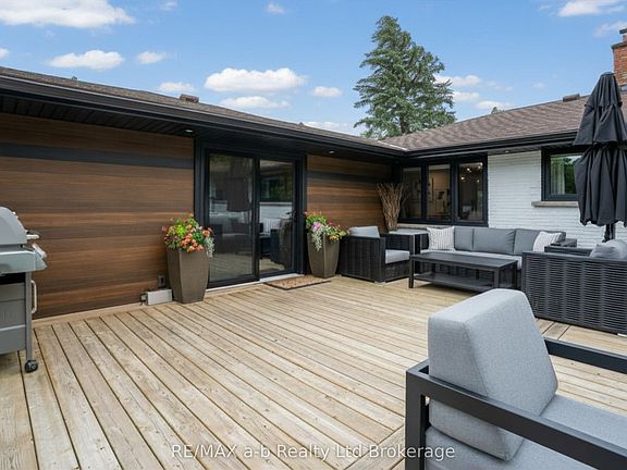 3rd image of 306171 Caley Rd