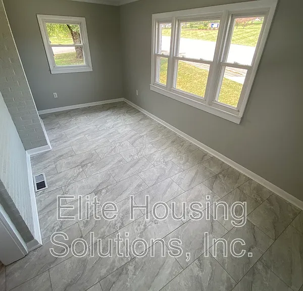 890 N 10th St — Photo 6