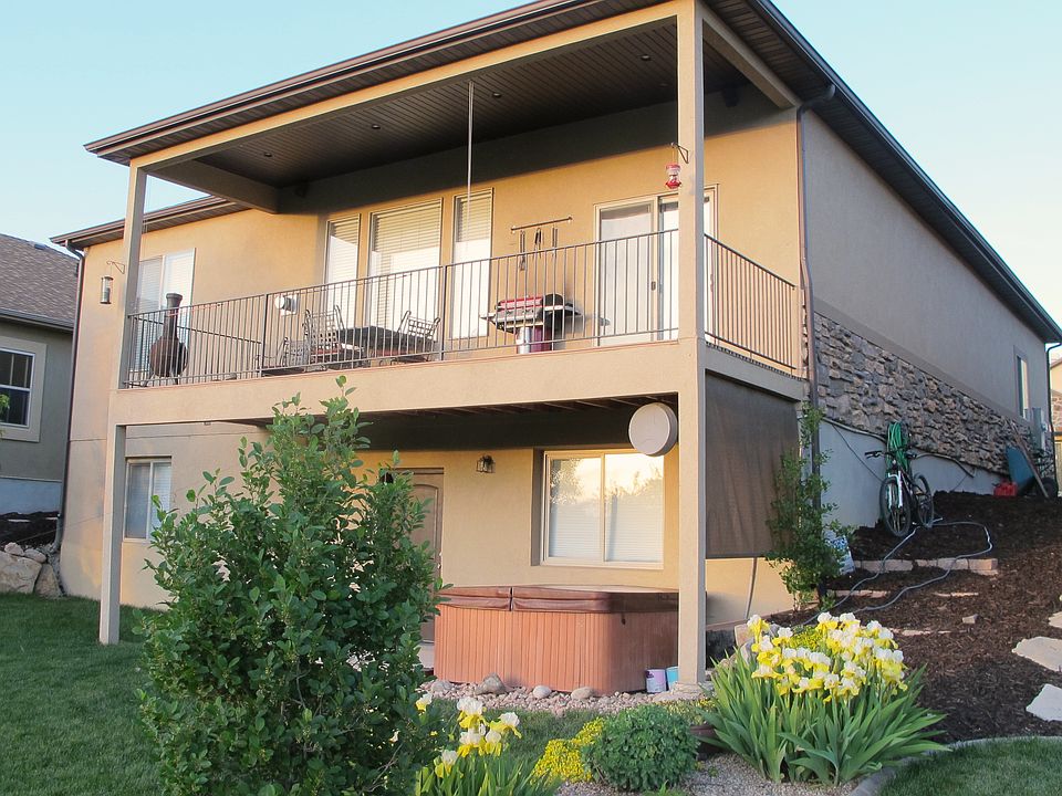Rear Deck with Hot Tub below