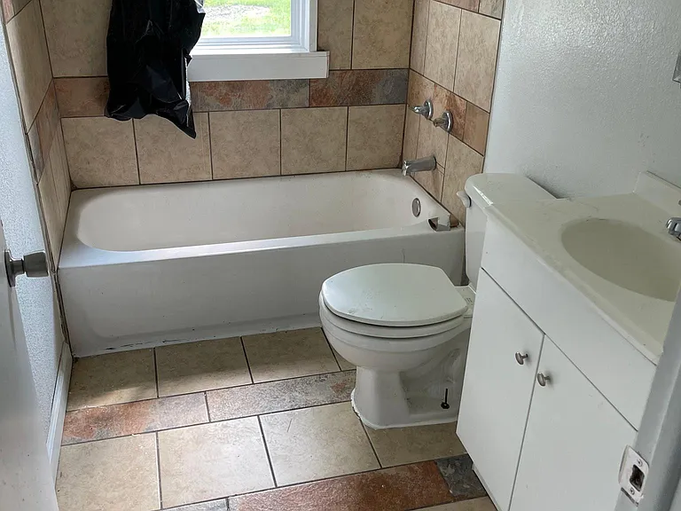1734 Doris Ave — Photo 2