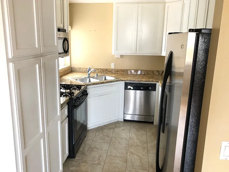 7280 Hyatt St #3 — Photo 2