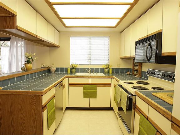 4th image of 5000 S Centinela Ave APT 111