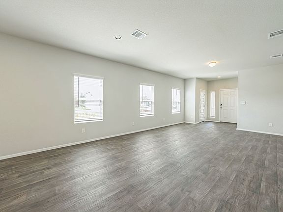 5th image of 107 Honeybee Ln