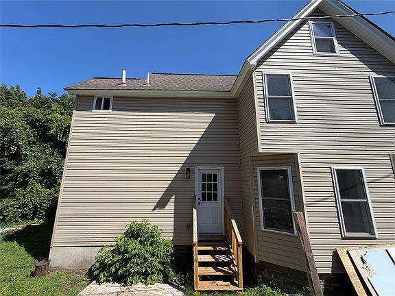 3rd image of 222 Willow St