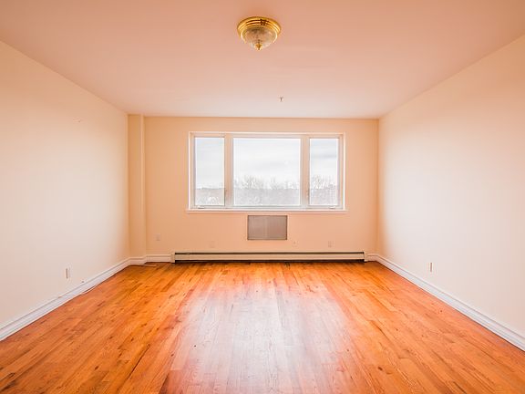 2nd image of 2523 Ocean Ave APT 6C