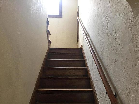 4th image of 427 Parkside Ave NW