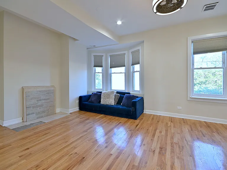 233 N Sacramento Blvd — Photo 25