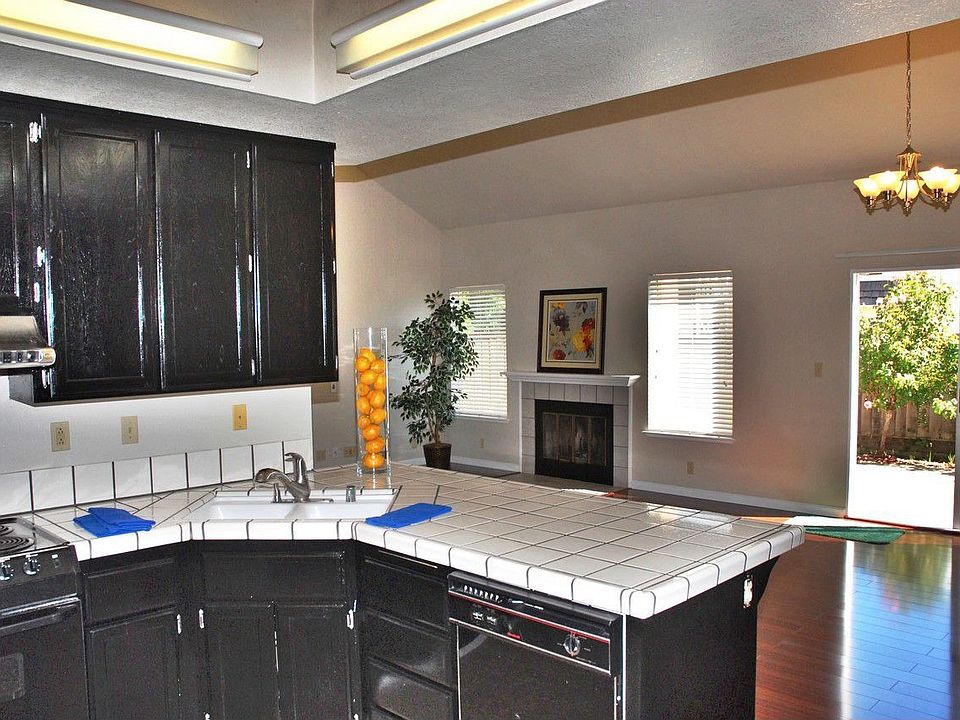 1st image of 1 Rockway Dr