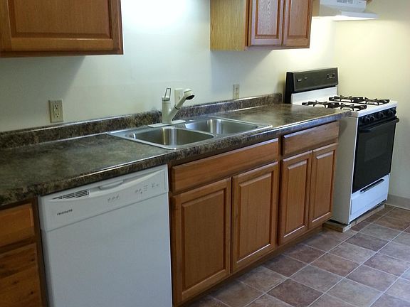 5th image of 409 7th St SE APT 1