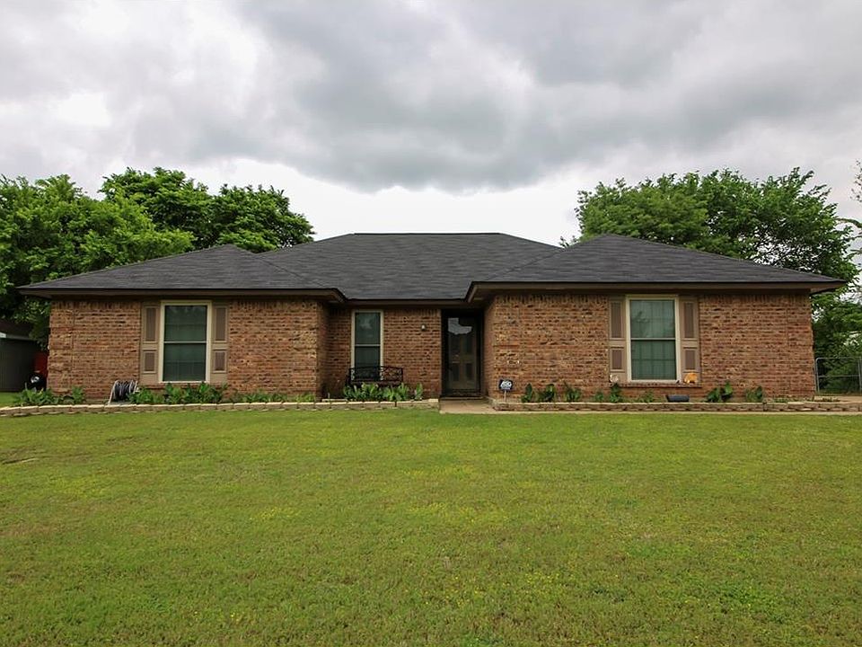 1st image of 208 Chaparral Dr