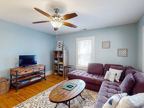 3rd image of 105 Beaver St