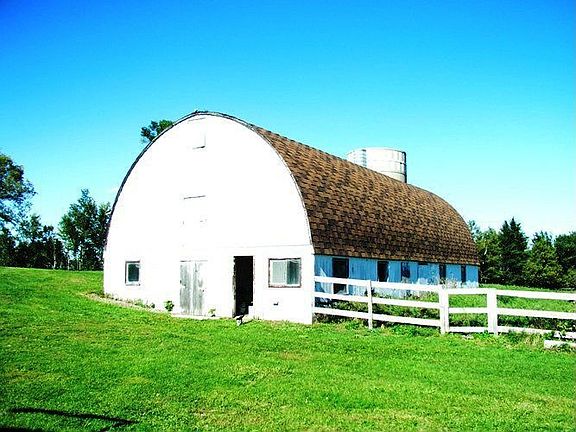 64x33 Barn