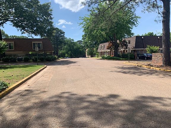 5th image of 6595 Poplar Woods Cir S APT 4