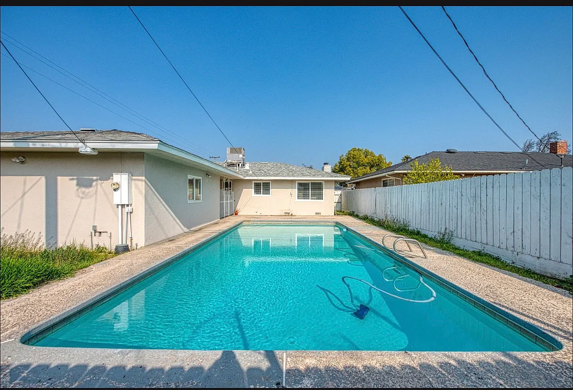 3908 E Fedora Ave — Photo 3