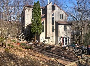 1467 N Rocky Mountain Dr, Effort, PA 18330