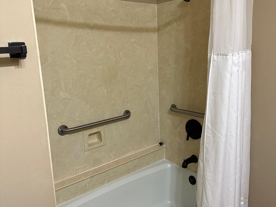 1st image of 5903 Magnolia Ln #32