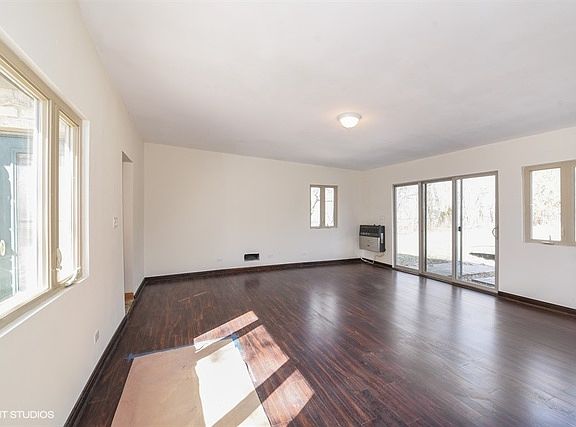 4th image of 147 E Hillcrest Ave