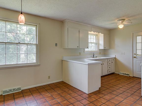 5th image of 2637 Mesa Dr
