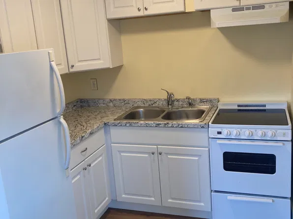 22 Green St #3, Lebanon, NH 03766