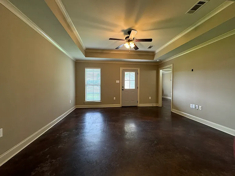 434 S Alexander Ave — Photo 3
