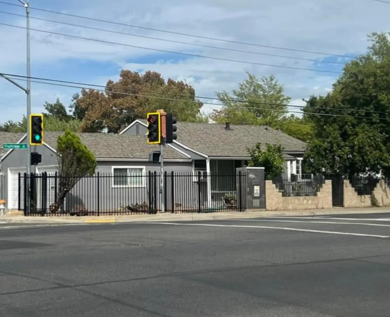 2801 Fruitridge Rd — Photo 2