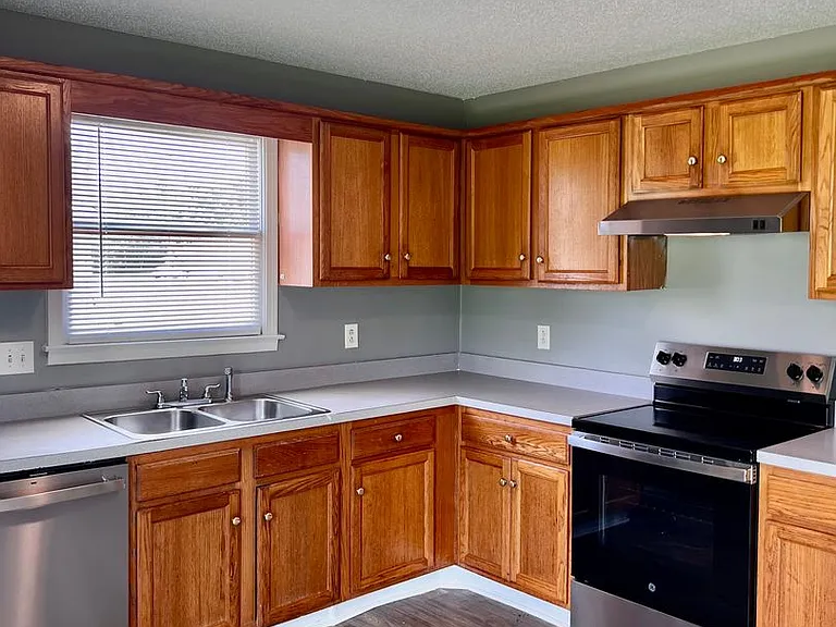 414 Woodale Dr — Photo 8