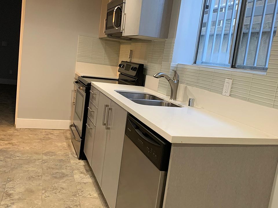 1st image of 1226 S Shenandoah St APT 100