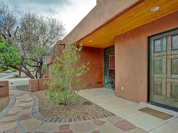 3rd image of 2527 Griegos Pl NW