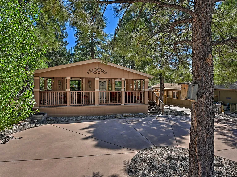 325 E Oak Dr — Photo 17