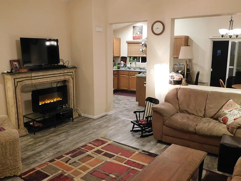 2425 Lexus Dr — Photo 5