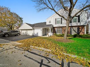 31 Plymouth Ct APT 101A, Naperville, IL 60565