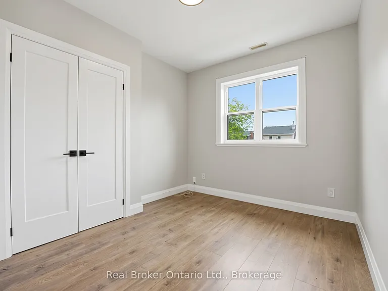 58 Rosslyn Ave N #2 — Photo 19